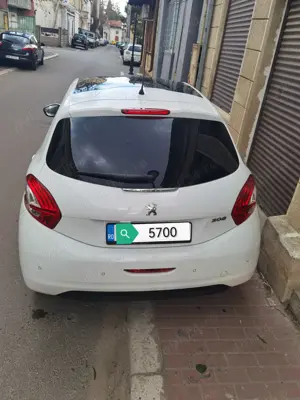 Vând Peugeot 208 1.2  12VTI  - imagine 3 Vând Peugeot 208 1.2  12VTI  - imagine 3