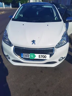 Vând Peugeot 208 1.2  12VTI  - imagine 2 Vând Peugeot 208 1.2  12VTI  - imagine 2