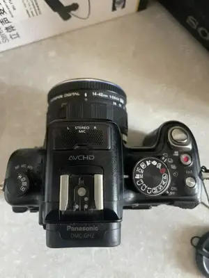 Vand Panasonic GH2 cu obiectiv Olympus 14-42