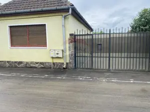 Casă cu potențial, situată pe strada Gheorghe Lazăr