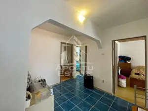 Apartament decomandat cu 3 camere - zona Centrala - imagine 2