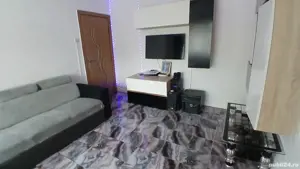 vând apartament cu două camere pe strada Independenței - imagine 2