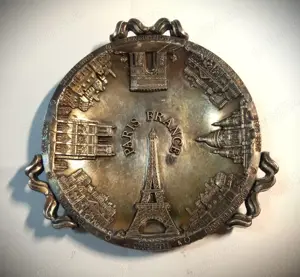 scrumieră suvenir PARIS 2002, cu repere turistice în basorelief