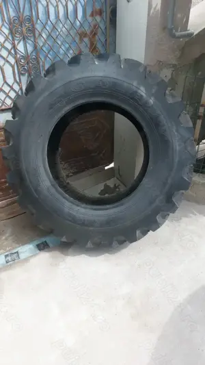 Vand 2 cauciucuri buldoexcavator NOI