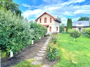 Casa de locuit, teren intravilan 5500 mp, livada, sat Carja, jud Vaslui