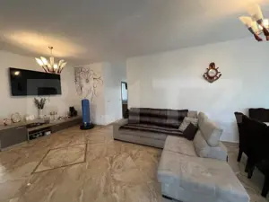 Casă, de vanzare, cu 4 dormitoare + garsoniera, 266 mp utili, zona L Blaga