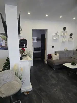 Vand ap la casa central , inc gaz , SC 96 mp, front stradal, renovat lux  - imagine 3