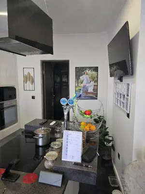 Vand ap la casa central , inc gaz , SC 96 mp, front stradal, renovat lux  - imagine 11