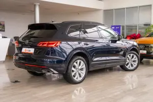 Volkswagen Touareg "R-Line" 3.0TDI 4Motion Automatic - imagine 8