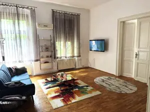 CENTRAL - CLADIRE ISTORICA - 3 camere - centrala proprie - clima - BOXA