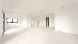 Casă nouă spațioasă cu teren mare  - imagine 2 Casă nouă spațioasă cu teren mare  - imagine 2