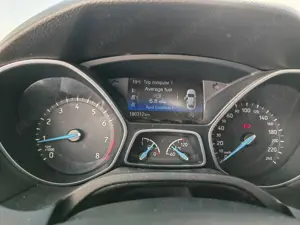 Ford Focus 1.0 EcoBoost Trend - imagine 5