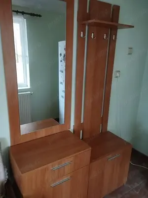 Vând cuier încăpător,stare bună 