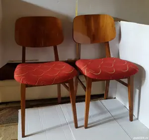 Set două scaune tapițate cu stofă roșie