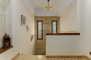 Vilă cu parc, piscină, jacuzzi și foișor, panouri fotovoltaice - imagine 18