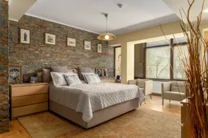 Vilă cu parc, piscină, jacuzzi și foișor, panouri fotovoltaice - imagine 8