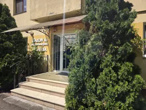 Spatiu comercial , Salon de infrumusetare