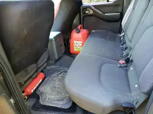 Vând camioneta Nissan Navara  - imagine 6