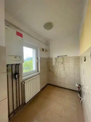 Garsoniera de vanzare, 24 mp, zona Combinat - imagine 5