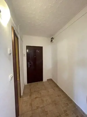 Garsoniera de vanzare, 24 mp, zona Combinat - imagine 3