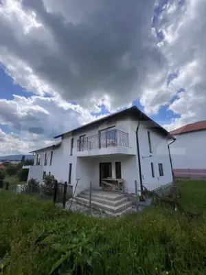 Duplex nou, 305 mp utili, grădină și terasă – Cisnădie, Sibiu
