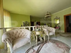 Casa individuala cu 10 camere si piscina, in Zona Dambovita COMISION 0