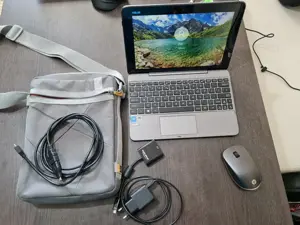 laptop 2-in-1 ASUS Transformer Book 10.1 touchscreen + SD card + mouse + alimentator + geanta +cutie