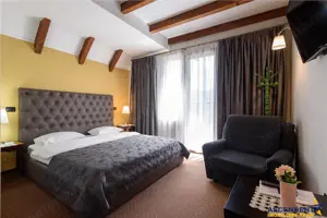 Pensiune cu restaurant, farmec aparte, concept italian, Central, Bran - imagine 6