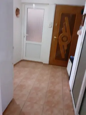 Vând apartament 2 camere decomandat - imagine 3