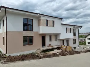 Vand casa 2 Locuinte cuplate pe 2 niveluri (P+1E), pozitionata in Dezmir, cu o panorama deosebita as - imagine 4