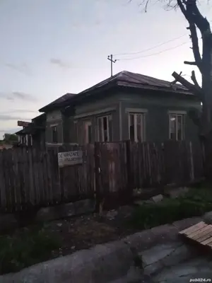 Vând casă batranească Com Costești Jud Buzău