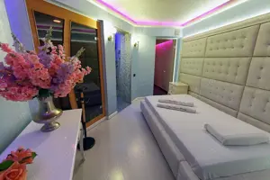 Personal feminin pentru Mon Amour Massage - imagine 2