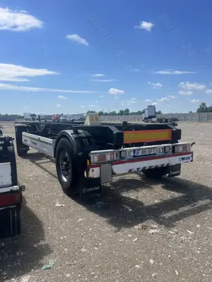 De vânzare: Remorcă camion BDF Schmitz   An 2013, înmatriculată RO