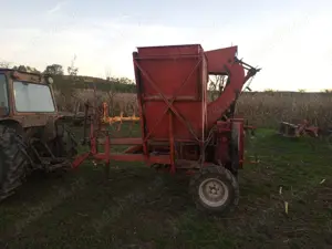 Vând culegătoare de porumb pe un rând