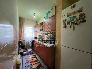 Apartament cu 3 camere, semidecomandat, etaj intermediar, Dambovita - imagine 5