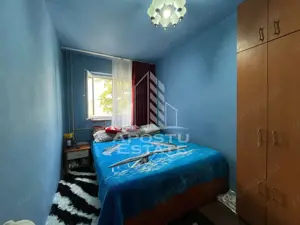 Apartament cu 3 camere, semidecomandat, etaj intermediar, Dambovita