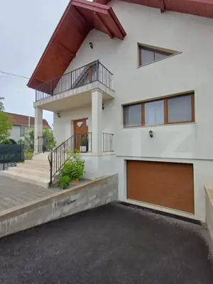 Casa cu 5 camere, 196 mp, 600 mp teren, in cartierul Primaverii - imagine 2