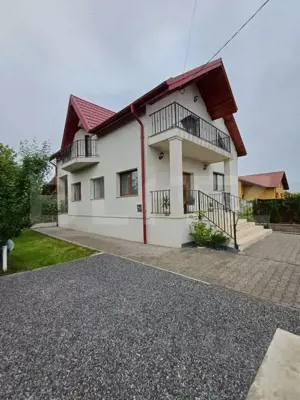 Casa cu 5 camere, 196 mp, 600 mp teren, in cartierul Primaverii