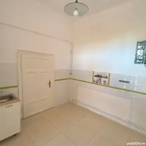 Vând apartament 2 camere la curte