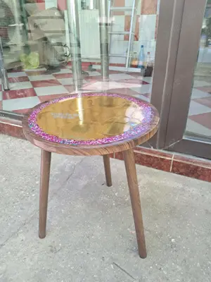 Masuta din lemn si rasina