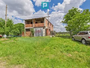 Casă mare, la rosu cu teren generos în Șimand - imagine 4