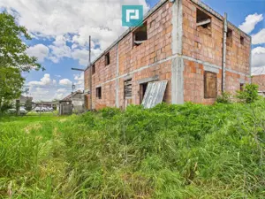 Casă mare, la rosu cu teren generos în Șimand - imagine 3