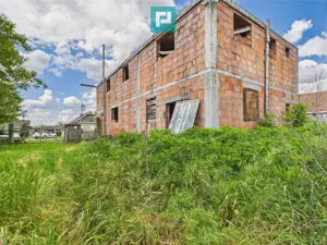 Casă mare, la rosu cu teren generos în Șimand - imagine 6