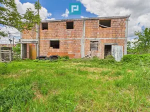 Casă mare, la rosu cu teren generos în Șimand - imagine 2