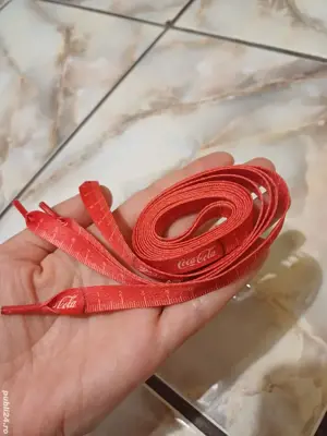 Vand șiret nou, cu Coca Cola.