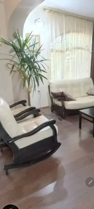 Vilă, pensiune lângă plajă. Mamaia nord. Str D14 Nr.7A. 11 camere, dotată pentru cazare.  - imagine 3