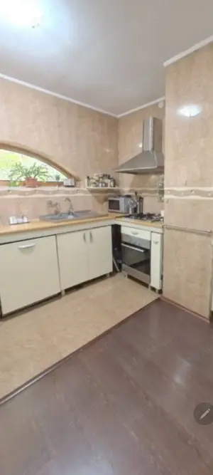 Vilă, pensiune lângă plajă. Mamaia nord. Str D14 Nr.7A. 11 camere, dotată pentru cazare.  - imagine 5