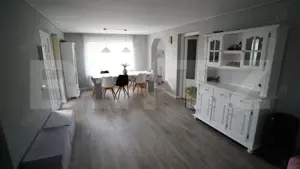 Casa de vanzare cu piscina