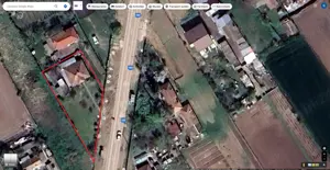Teren intravilan de vanzare  pe care se afla o casa batraneasca 