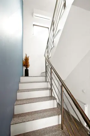 Casa moderna amplasata langa Metro! La cheie! - imagine 11